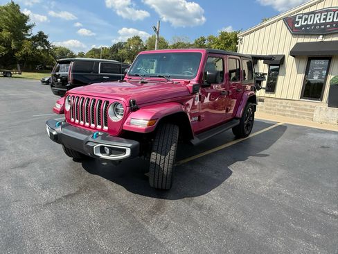 Used 2022 Jeep Wrangler Unlimited Sahara w/ Cold Weather Group image 12