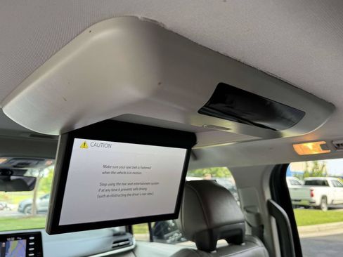Used 2021 Toyota Sienna Limited FWD image 19