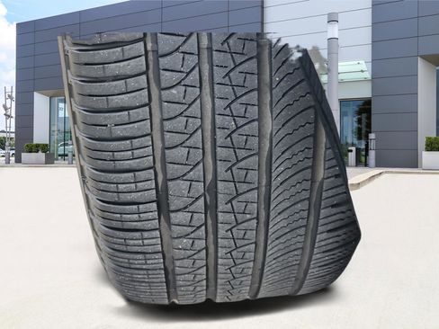 Certified 2025 Land Rover Discovery Dynamic SE image 12