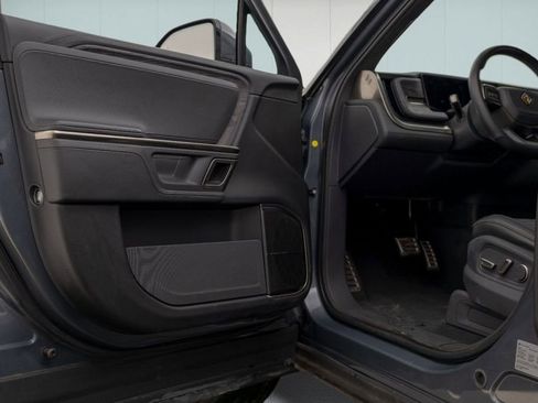 Used 2022 Rivian R1T Adventure image 32