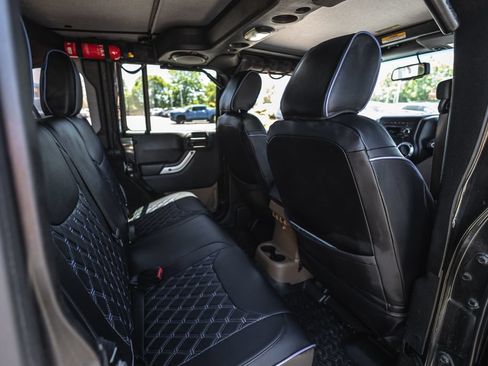 Used 2014 Jeep Wrangler Unlimited Rubicon w/ Max Tow Package AWD/4WD image 36