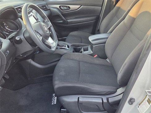 Used 2020 Nissan Rogue Sport S image 9
