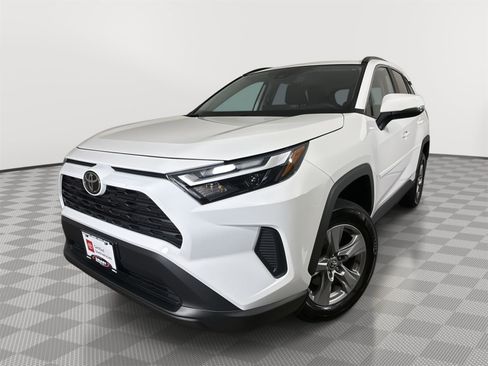 Used 2024 Toyota RAV4 XLE AWD/4WD image 1