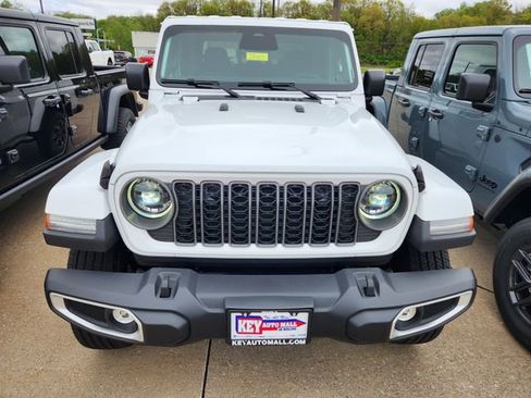 New 2026 Jeep Gladiator Sport AWD/4WD image 2