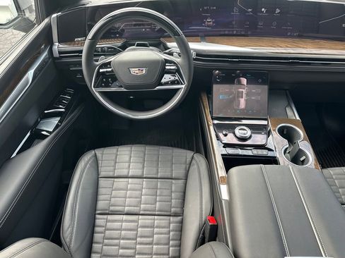 New 2026 Cadillac Escalade ESV Platinum Sport w/ LPO, ONYX Package image 24
