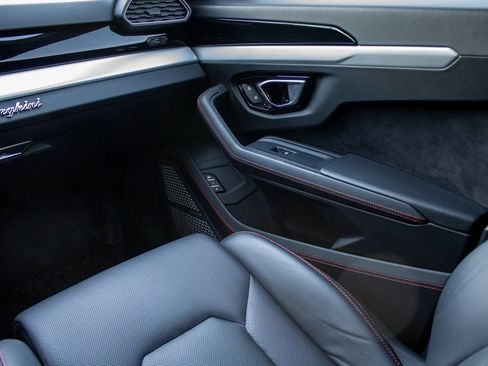 Used 2020 Lamborghini Urus image 20