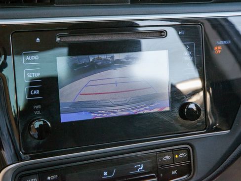 Used 2018 Toyota Corolla LE image 15