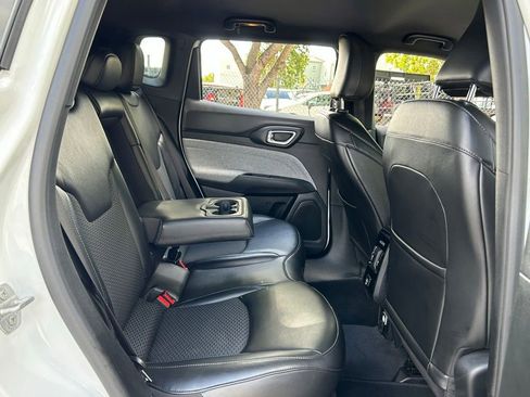Used 2023 Jeep Compass Latitude AWD/4WD image 36