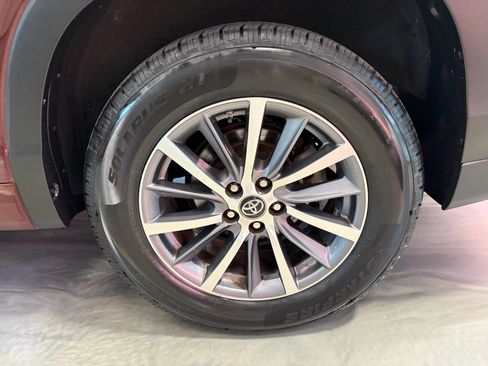 Used 2018 Toyota Highlander XLE FWD image 28