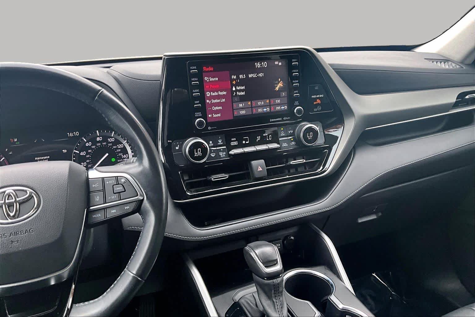Used 2021 Toyota Highlander XLE AWD/4WD image 7