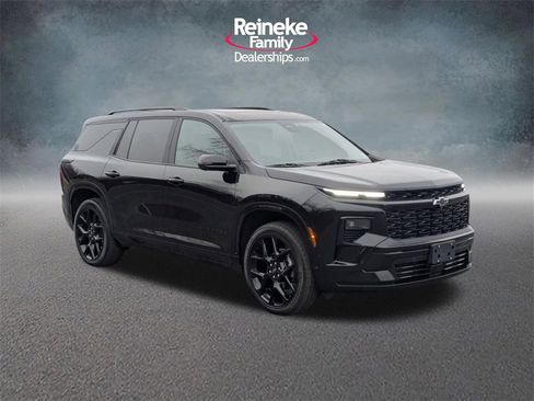 Used 2024 Chevrolet Traverse RS image 3