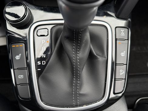 Certified 2024 Kia Seltos S image 28