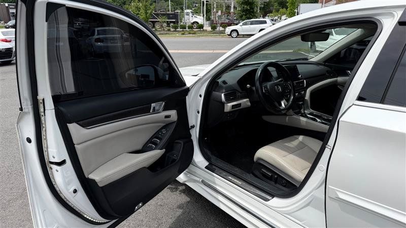 Used 2018 Honda Accord Touring image 19