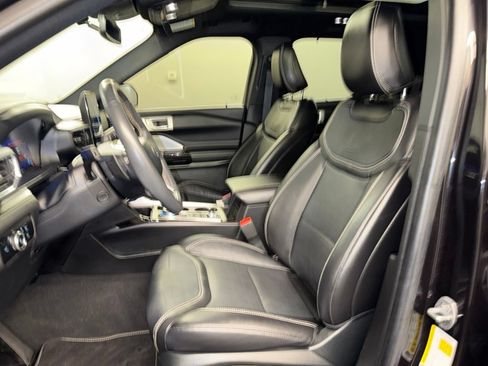Used 2024 Ford Explorer ST w/ Equipment Group 401A AWD/4WD image 17