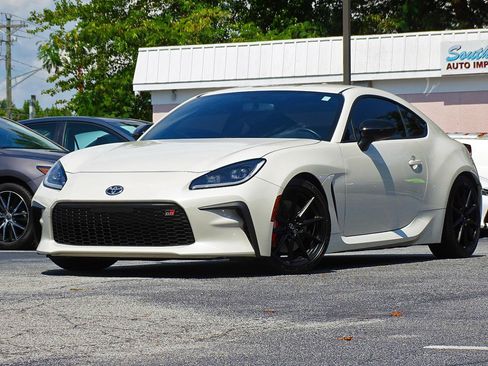 Used 2025 Toyota GR86 Premium w/ Performance Package RWD image 5