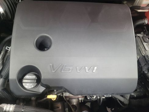 Used 2020 Chevrolet Traverse LT FWD image 30