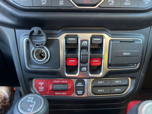 Used 2020 Jeep Gladiator Rubicon image 16