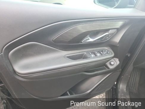 Used 2024 GMC Terrain SLE w/ Driver Convenience Package image 10