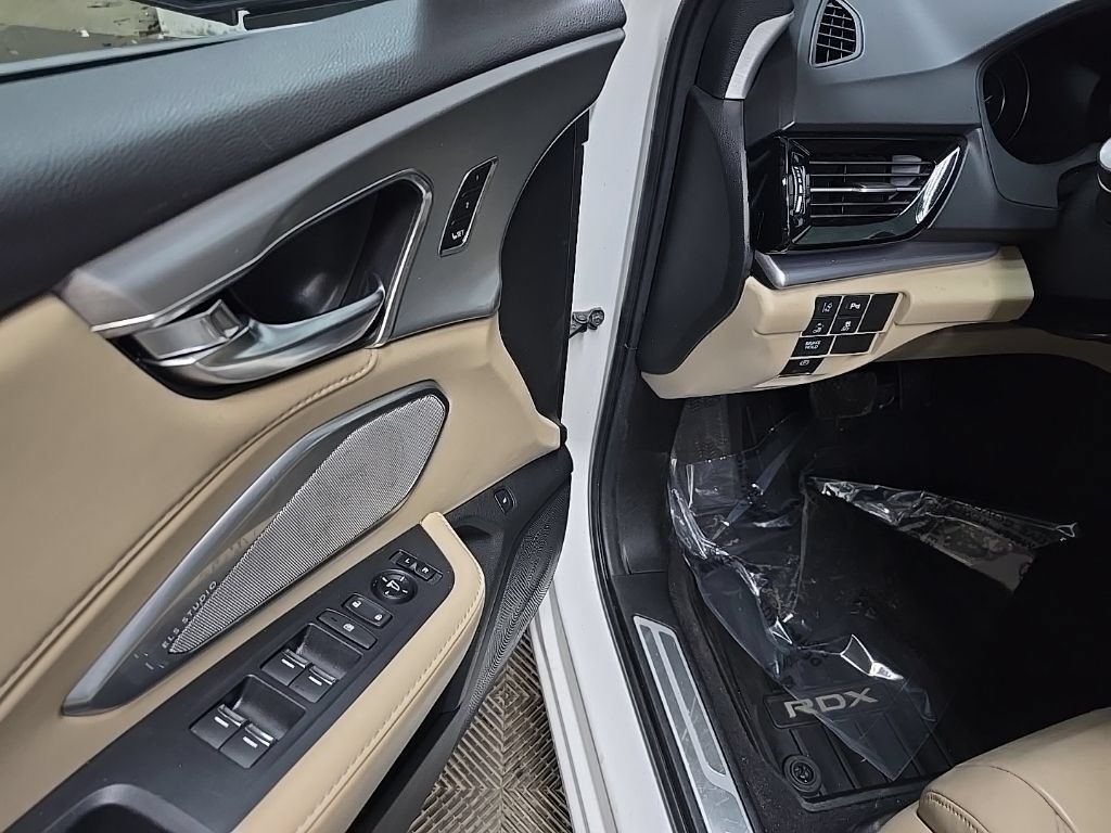 Used 2019 Acura RDX w/ Technology Package AWD/4WD image 28
