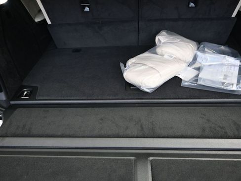 New 2026 BMW X7 M60i image 21