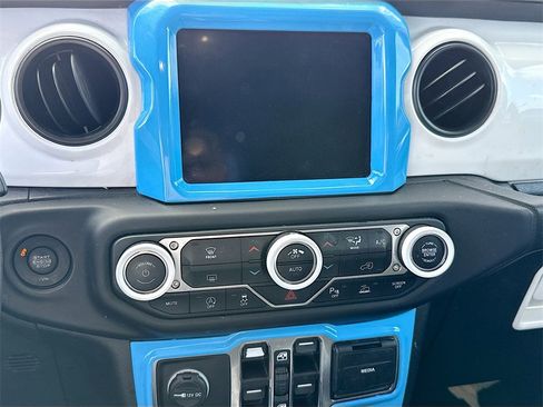 Used 2021 Jeep Wrangler Unlimited Islander image 13