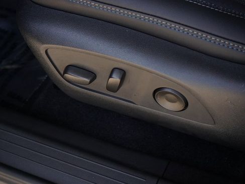 New 2025 Chevrolet Equinox EV LT image 18