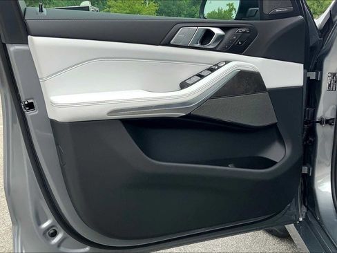 Used 2026 BMW X7 xDrive40i w/ Premium Package image 10