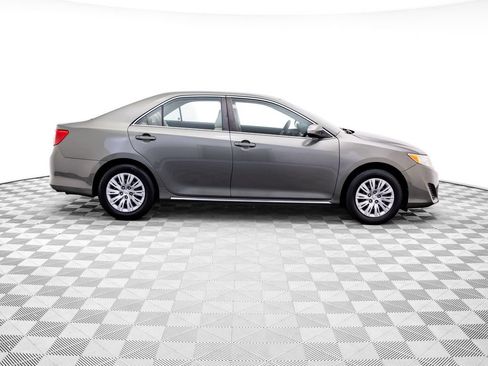Used 2012 Toyota Camry LE FWD image 8