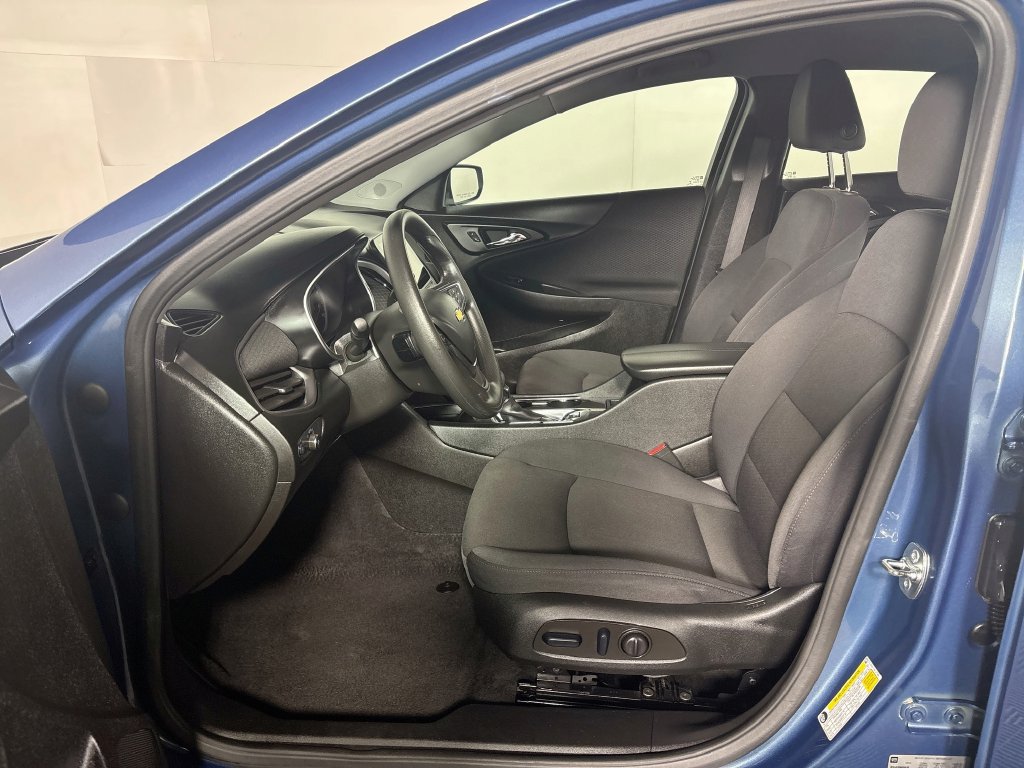 Used 2025 Chevrolet Malibu LT FWD image 11