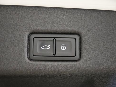 Used 2025 Audi Q5 Premium w/ Convenience Package image 56