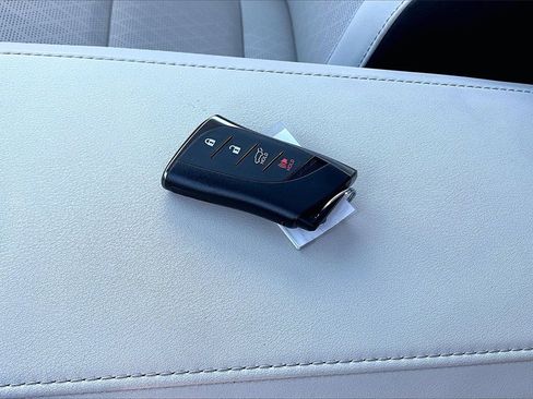 Used 2024 Lexus RX 450h AWD w/ Luxury Package image 34