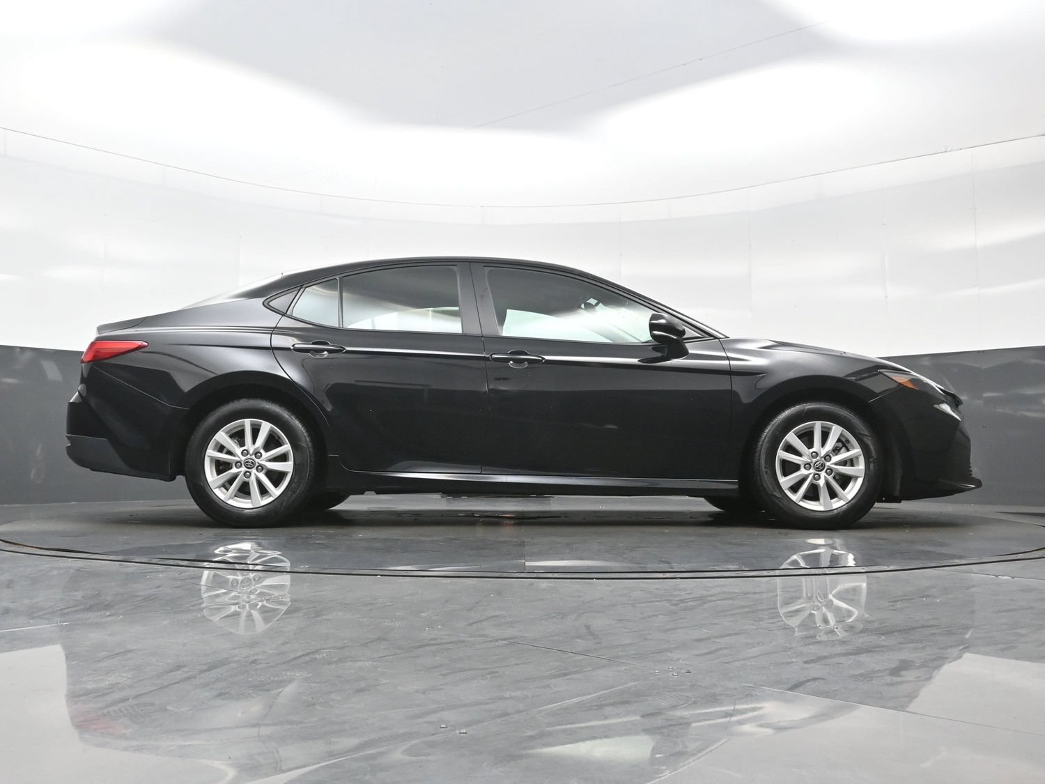 Used 2025 Toyota Camry LE FWD image 33