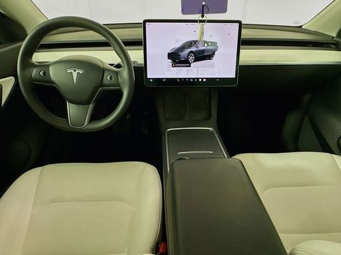 Used 2022 Tesla Model Y Long Range AWD/4WD image 24