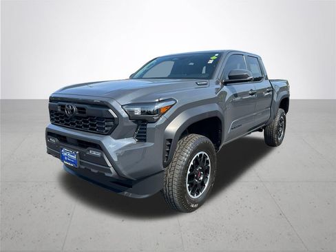 Used 2025 Toyota Tacoma TRD Off-Road w/ TRD Off Road Upgrade Package AWD/4WD image 2