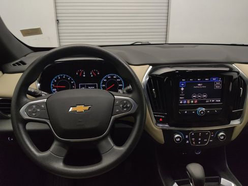 Used 2022 Chevrolet Traverse LS FWD image 22