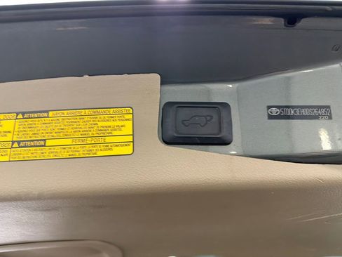 Used 2013 Toyota Highlander Limited image 20