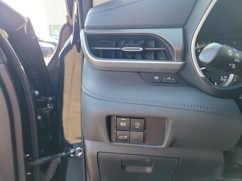 Used 2023 Toyota Highlander XLE AWD/4WD image 20
