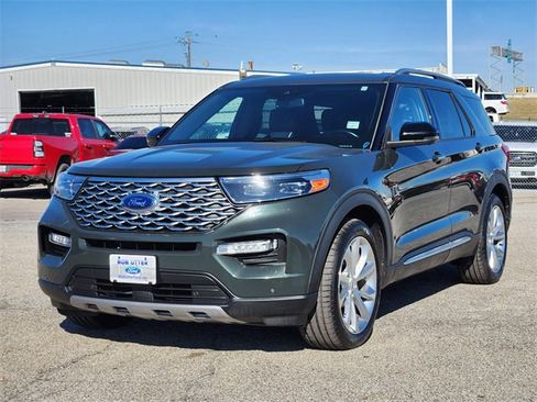 Used 2023 Ford Explorer Platinum w/ Technology Package image 3