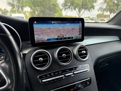 Used 2022 Mercedes-Benz GLC 300 4MATIC w/ Multimedia Package Lite image 28