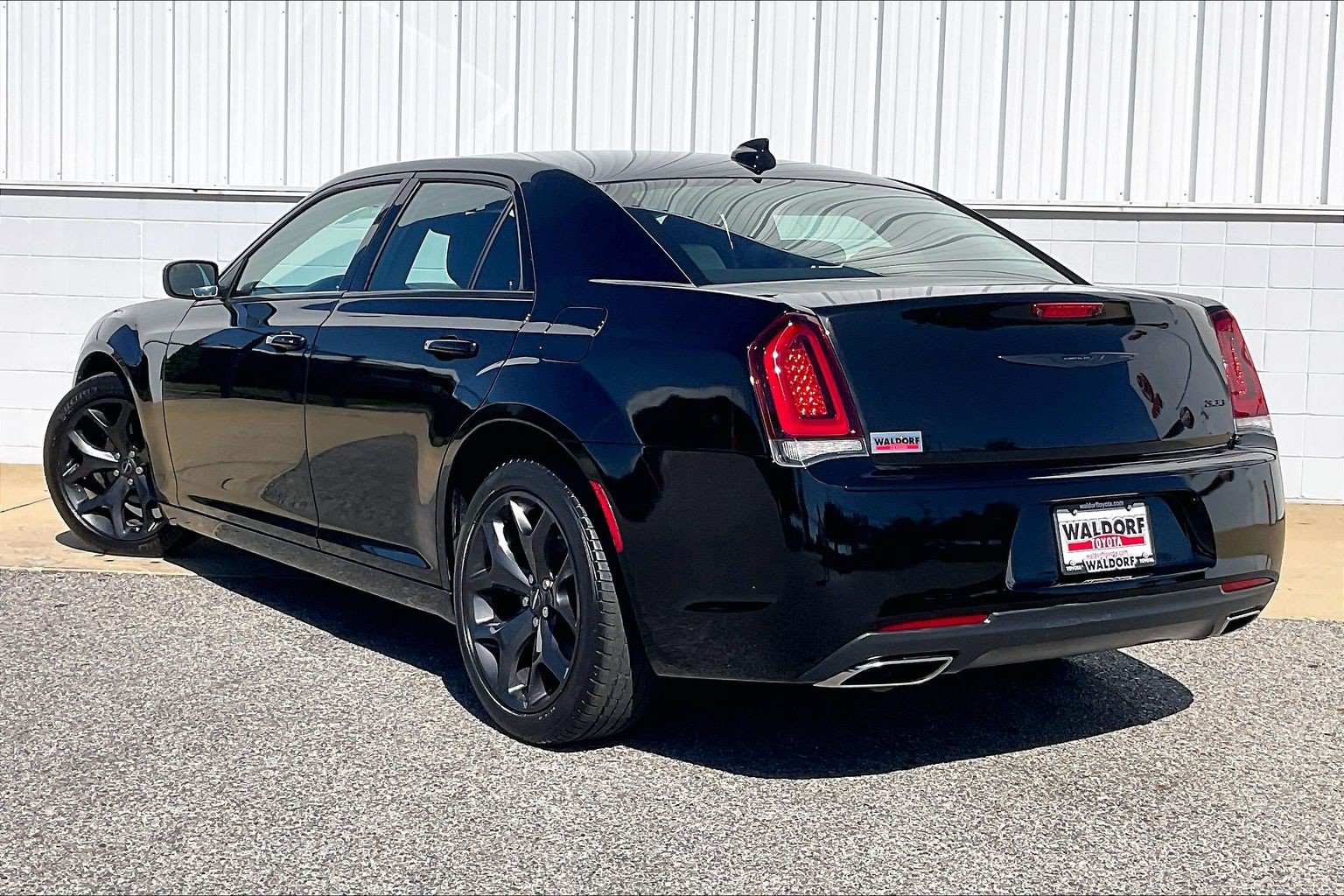 Used 2023 Chrysler 300 Touring w/ Sport Appearance Package RWD image 15