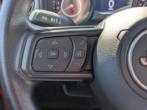 Used 2025 Jeep Wrangler Sport AWD/4WD image 15
