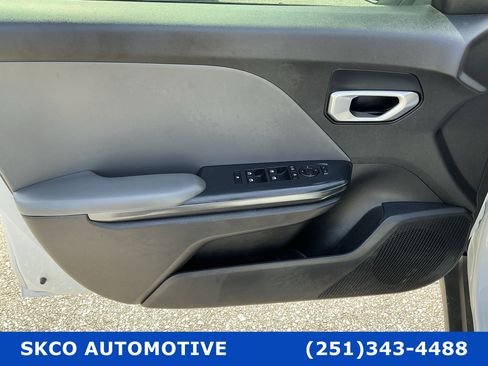 Used 2025 Kia K4 LXS image 12