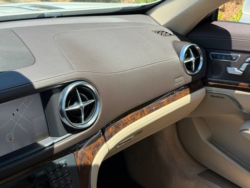 Used 2013 Mercedes-Benz SL 550 image 38