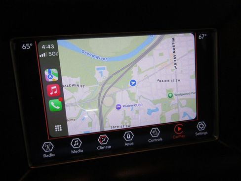 Used 2018 Jeep Grand Cherokee Laredo image 15