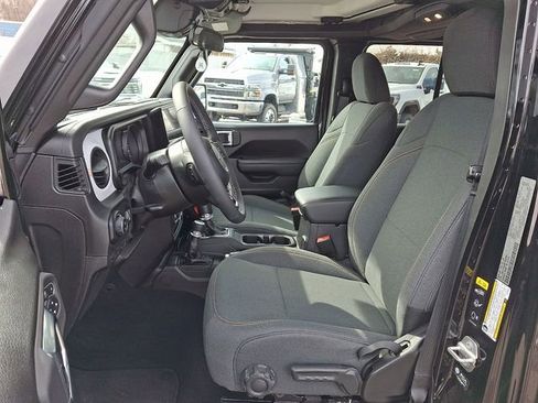 Used 2025 Jeep Gladiator Sport image 17