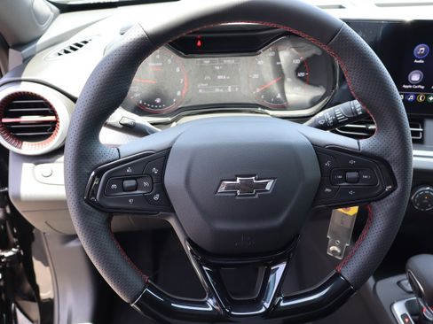 Used 2026 Chevrolet Trax RS FWD image 13