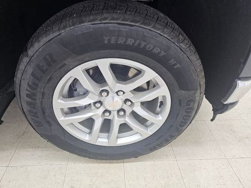 Used 2022 Chevrolet Silverado 1500 LT AWD/4WD image 9