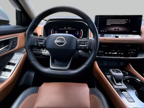 Used 2025 Nissan Rogue Platinum w/ Platinum Premium Package FWD image 6