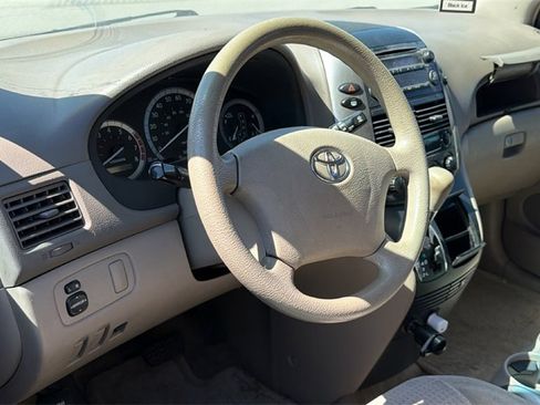 Used 2006 Toyota Sienna CE image 9