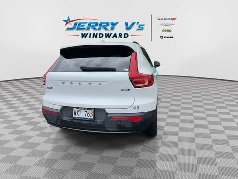 Used 2024 Volvo XC40 B5 Core image 7